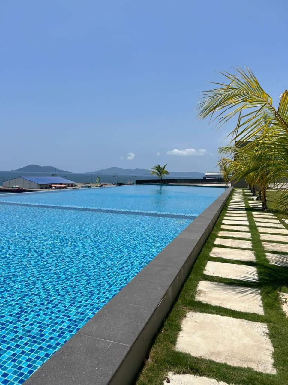 Jesselton Quay Sea View Hotell Kota Kinabalu Eksteriør bilde